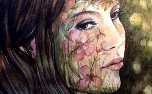Kvinne med blomster i ansiktet
