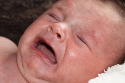 hvorfor vi alltid bør trøste en gråtende baby