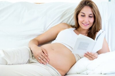 Gravid mor leser