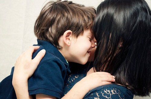4 tips for å vise barna kjærlighet