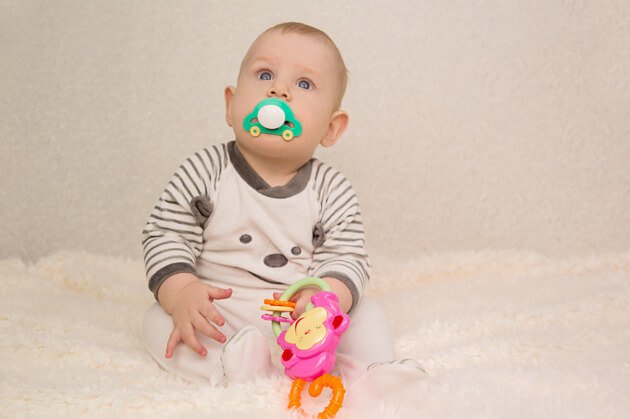 en babyens fjerde måned i livet