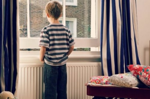 I hvilken alder kan et barn være alene hjemme?