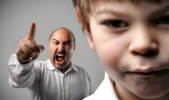 Visse former for kommunikasjon hindrer et godt forhold mellom barn og forelder. 