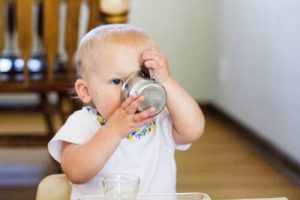 Når er det riktig å gi babyen vann?