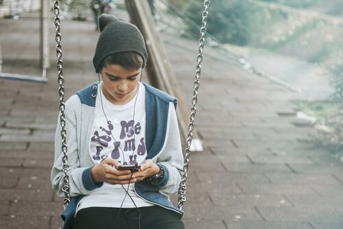 hvorfor vi bør regulere smarttelefonbruk blant barn