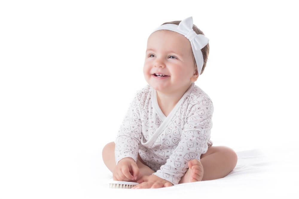 Vær forsiktig med å bruke hårbånd og sløyfebånd på babyen din