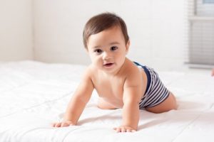 Fordeler med krabbing for babyer