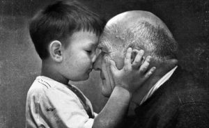 Bestefaren min har sølvhår og et hjerte av gull