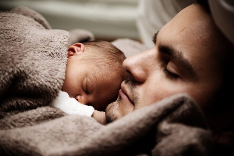 Førstegangsforeldre sliter med å få nok søvn
