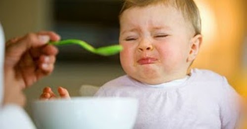 3 grunner til at du ikke bør tvinge babyen til å spise