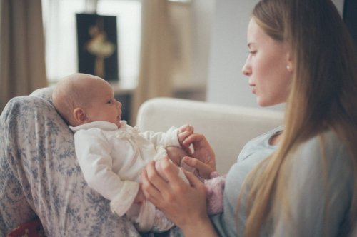 Fordelene med å synge for babyen din