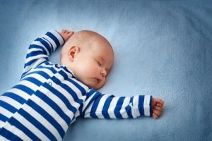 Viktigheten av den toniske nakkerefleksen gjennom en babys utvikling