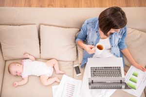 Dagen til arbeidende mødre er tilsvarende to arbeidsdager for fedre