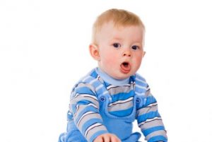 Hvordan fjerne slim fra babyen din