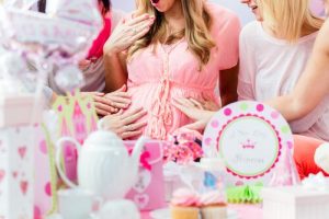 8 morsomme leker for en babyshower