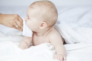 7 tips for å forhindre at babyen din får influensa