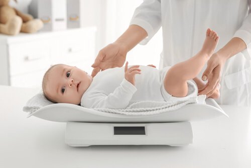 6 tips om hvordan du ivaretar babyens vekt