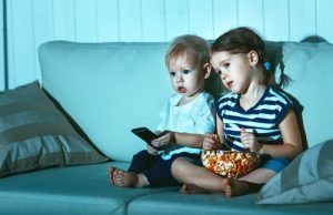 Hvorfor ser barn på samme film om og om igjen?