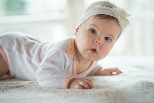 Baby på magen