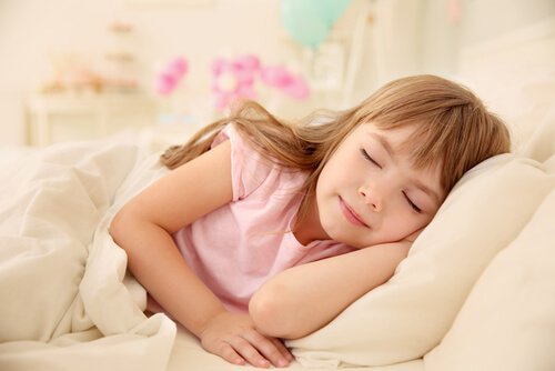 Fordeler med å sove på dagenfor barn