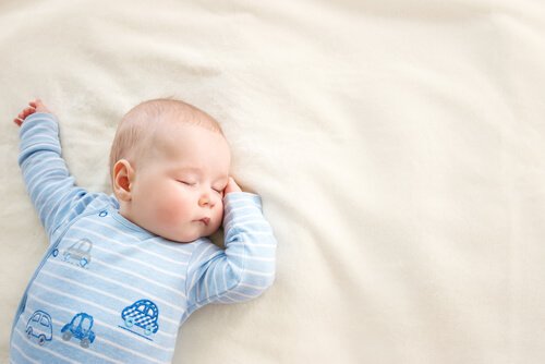 Hva Burde Jeg Gjøre Hvis Babyen Min Snur Seg På Magen Mens Den Sover?