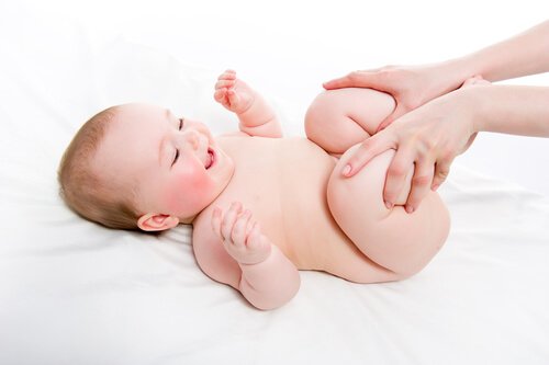 8 øvelser for å styrke babyens muskler