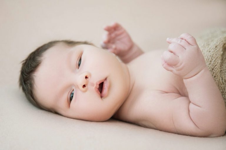 5 tips for å få babyen til å sovne