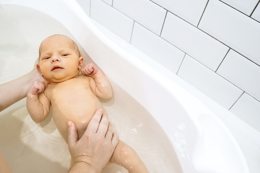 Hvor ofte bør babyer bade?