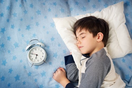 Hvordan hjelpe barnet ditt å våkne enklere