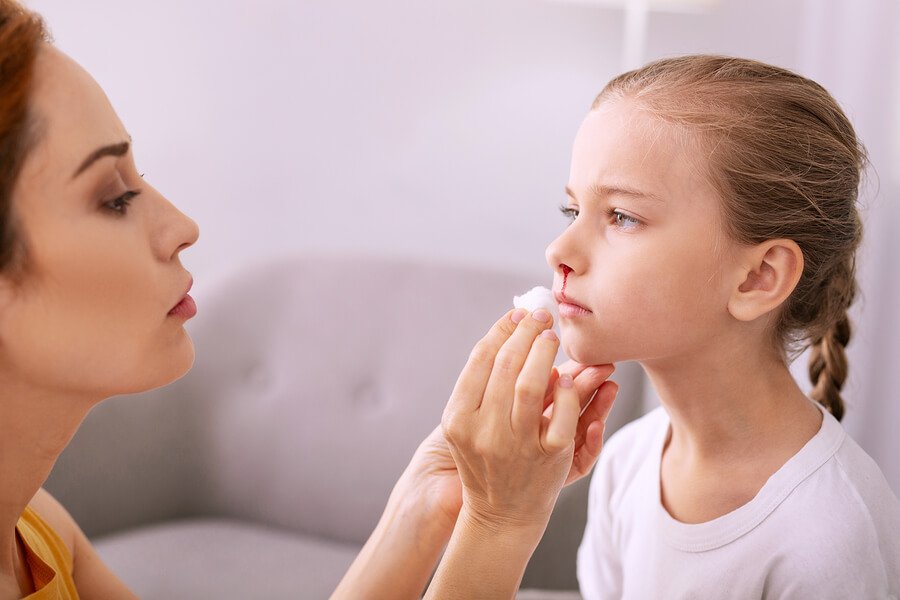 Slik behandler og forebygger du neseblod hos barn