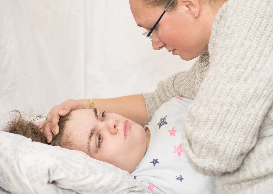 Barn med epilepsi: årsaker, symptomer og behandling