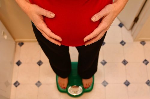 Er det farlig å være overvektig under graviditeten?