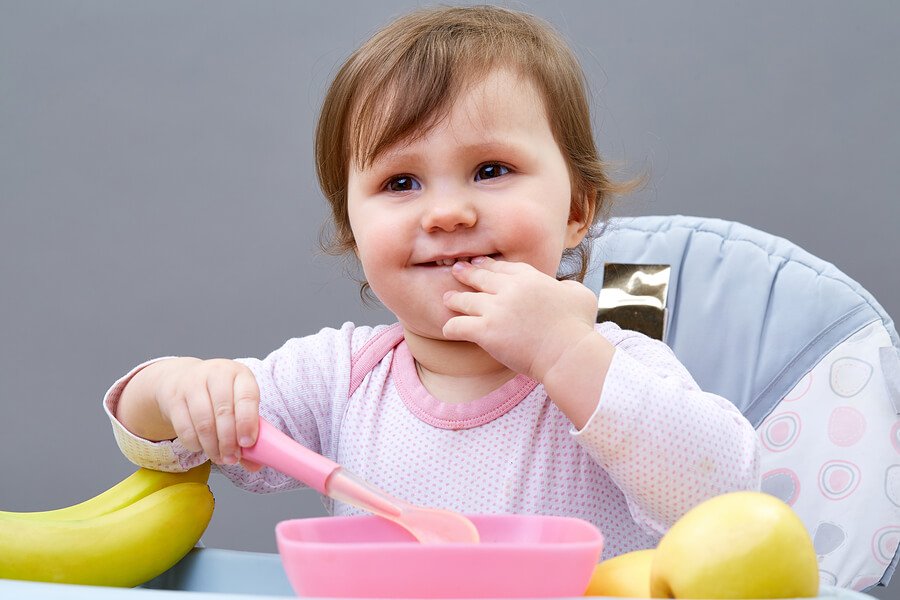 5 tips for å lære barn å spise selv