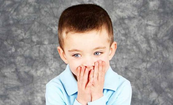 Gutt som har selektiv mutisme