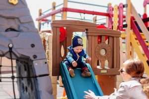 De 6 beste lekene å begynne å lære babyen din