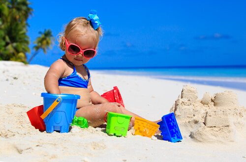 7 tips for å ta med babyen på stranden for første gang