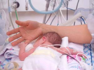 Betydningen av menneskelig varme for babyer på intensivavdeling