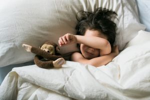 Hva er forskjellen mellom nattskrekk og mareritt?