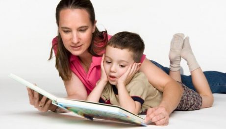 Hvordan lærer du barna å bli glad i å lese?