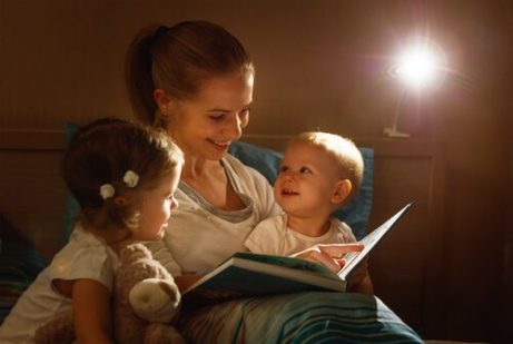 Betydningen av å lese god natt-historier for barn