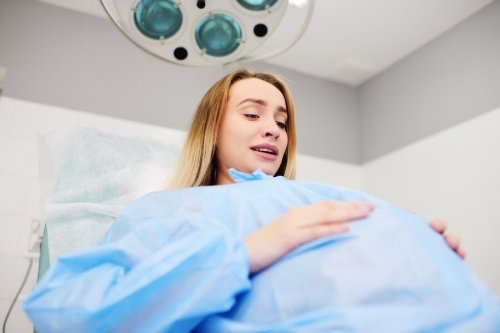 Høygravid kvinne i sykeseng