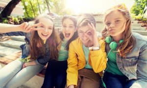 Søken etter popularitet i ungdomsårene