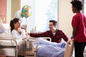 8 tips for å besøke en nyfødt på sykehuset