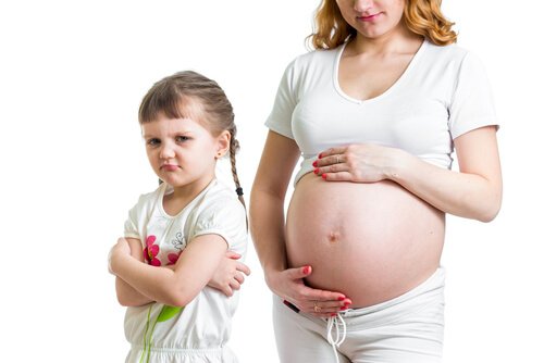 Søskensjalusi: Hva skal vi gjøre når vi får en ny baby?