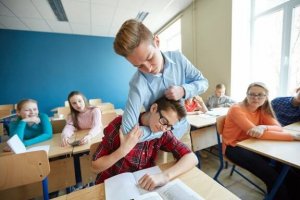 Hva du kan gjøre om barnet ditt slår på skolen