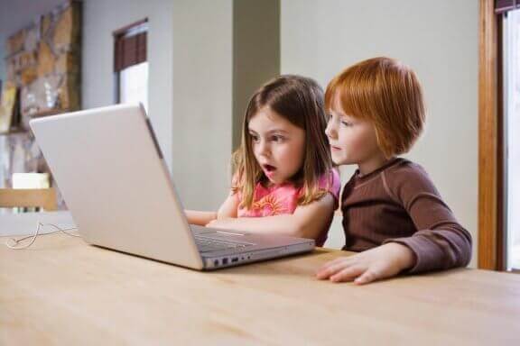 Barn lærer mye ved å se på YouTube