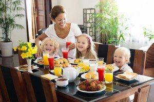 4 fruktjuicer for barn i forskjellige aldre
