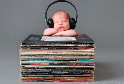 En baby over et stort utvalg med den beste musikken for babyer.