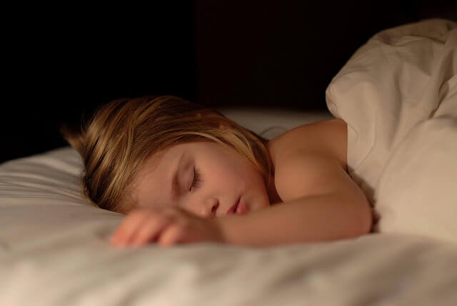 9 tips som kan hjelpe ditt barn med å stoppe sengevæting