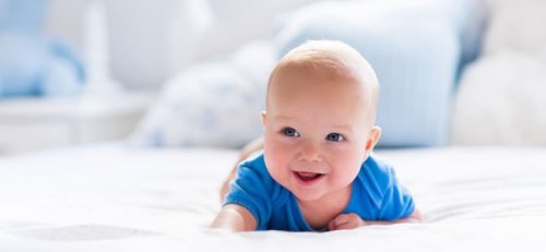 Krabbende baby